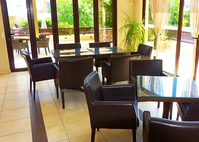 Santa Helena Hotel (Adults Only)