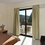 Отель Santa Helena Hotel (Adults Only)
