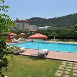 Santa Helena Hotel (Adults Only) 3*