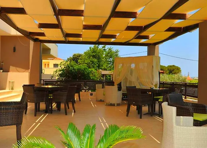 Santa Helena Hotel (Adults Only) 3*